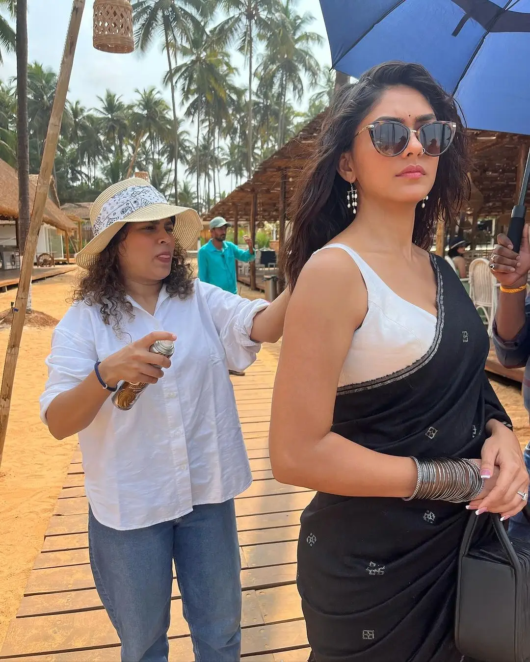 MRUNAL THAKUR IN BLACK SAREE SLEEVELESS WHITE BLOUSE 6